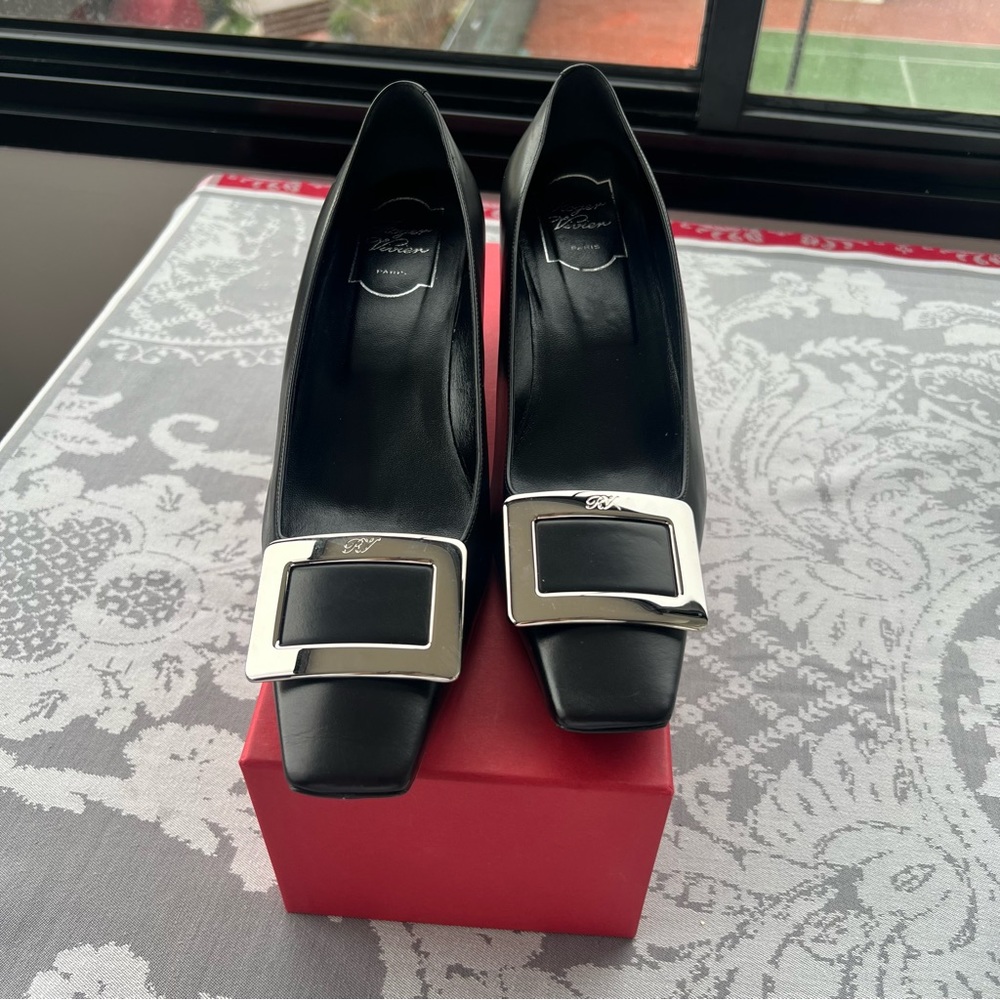 Roger Vivier decolette belle black size 39.5